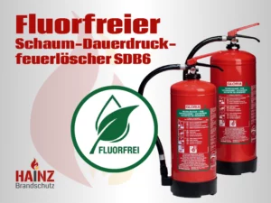 Zwei Feuerlöscher stehen nebeneinander, daneben das Zeichen für "Fluorfrei"